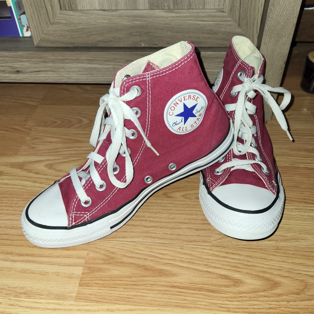 Converse Chuck Taylor All Star high tops - magenta color - woman size 7 - men 5